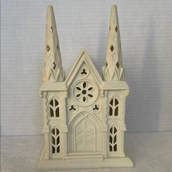 PartyLite Cream Gothic Cathedral Holiday Decor - Picture 1 of 5